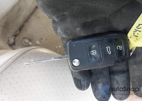 2014 Volkswagen Passat 1.8T Wolfsburg Edition z USA, uszkodzony, nr VIN 1VWAT7A30EC111518